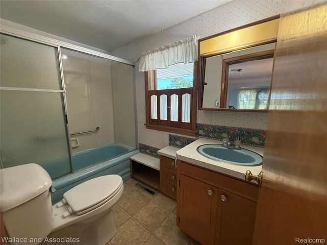 131 W Sanborn Avenue, Croswell, MI 48422