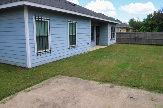 2701 Easter Avenue, Dallas, TX 75216