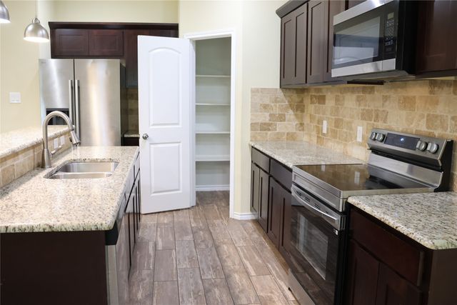 2701 Easter Avenue, Dallas, TX 75216