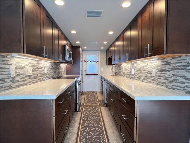 1015 SE 15th St 6D, Fort Lauderdale, FL 33316