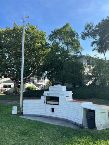 1015 SE 15th St 6D, Fort Lauderdale, FL 33316