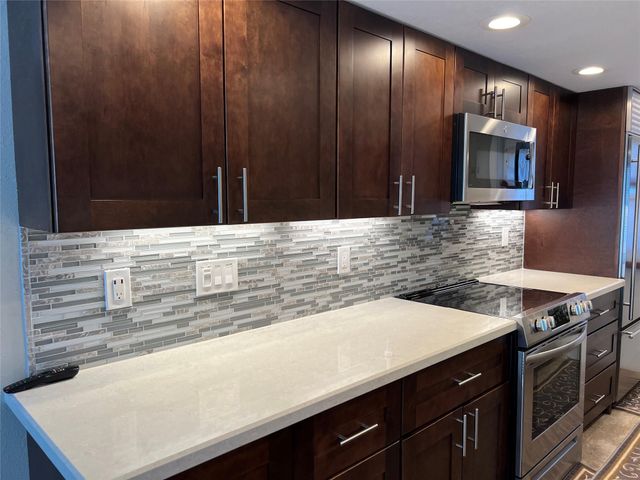 1015 SE 15th St 6D, Fort Lauderdale, FL 33316