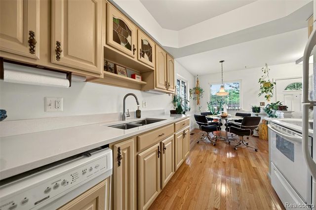 37050 W Aragona Drive 23, Clinton Township, MI 48036