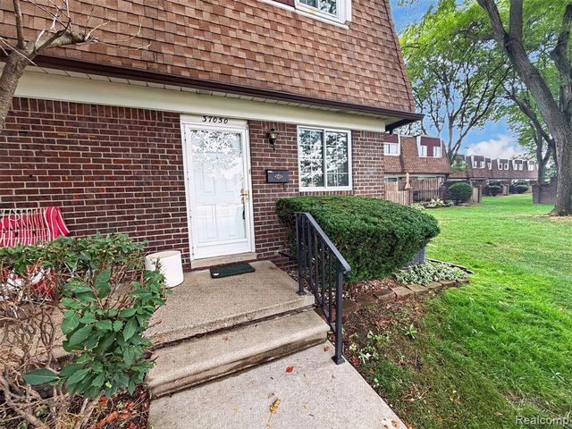 37050 W Aragona Drive 23, Clinton Township, MI 48036