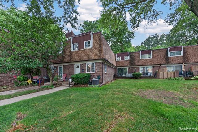 37050 W Aragona Drive 23, Clinton Township, MI 48036