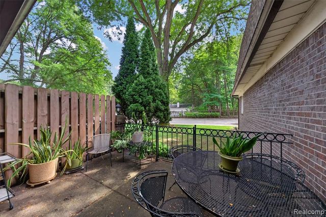 37050 W Aragona Drive 23, Clinton Township, MI 48036