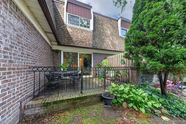 37050 W Aragona Drive 23, Clinton Township, MI 48036
