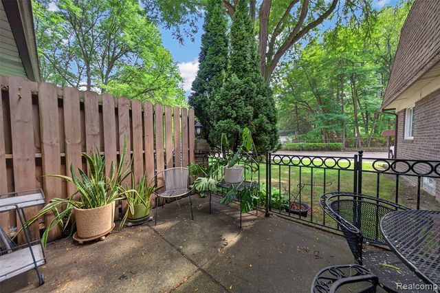 37050 W Aragona Drive 23, Clinton Township, MI 48036