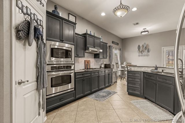 19835 E Redbud Drive, Owasso, OK 74055