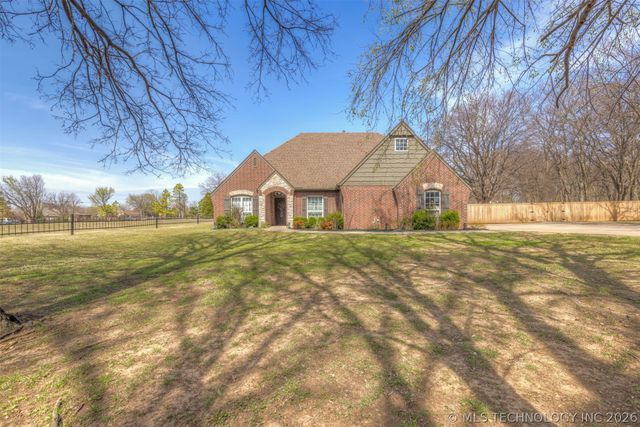 19835 E Redbud Drive, Owasso, OK 74055