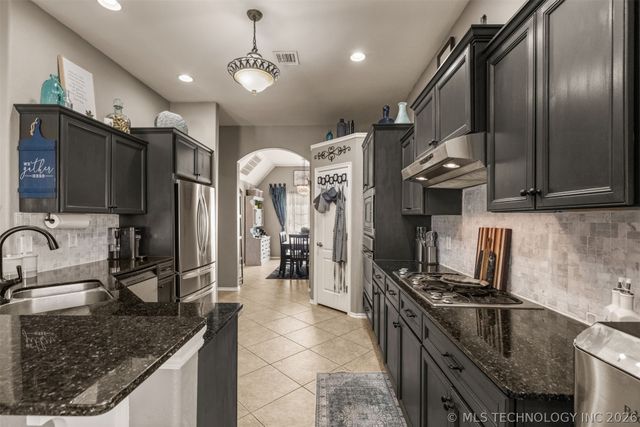 19835 E Redbud Drive, Owasso, OK 74055