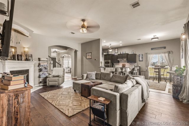 19835 E Redbud Drive, Owasso, OK 74055