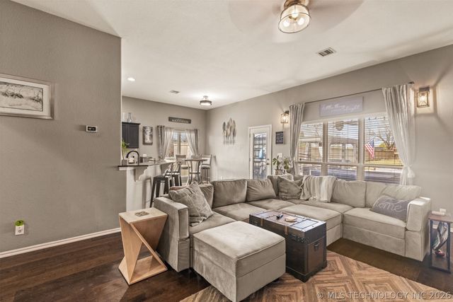 19835 E Redbud Drive, Owasso, OK 74055