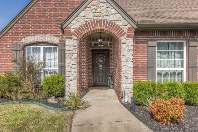 19835 E Redbud Drive, Owasso, OK 74055