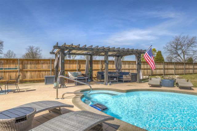 19835 E Redbud Drive, Owasso, OK 74055