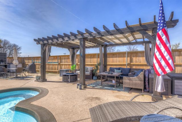 19835 E Redbud Drive, Owasso, OK 74055