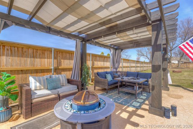 19835 E Redbud Drive, Owasso, OK 74055