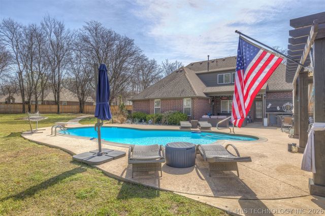 19835 E Redbud Drive, Owasso, OK 74055