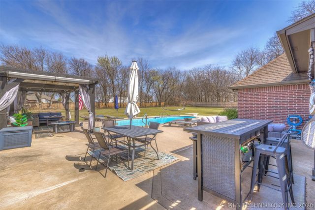19835 E Redbud Drive, Owasso, OK 74055