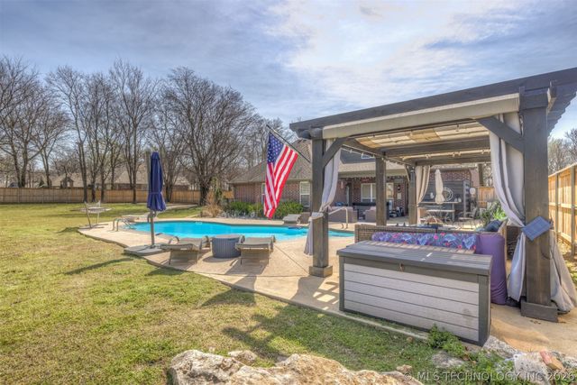 19835 E Redbud Drive, Owasso, OK 74055