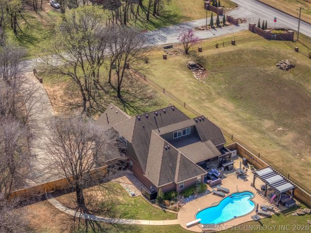 19835 E Redbud Drive, Owasso, OK 74055