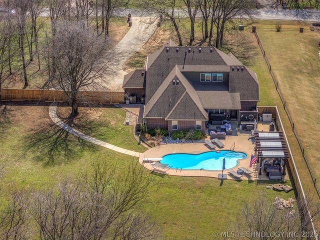 19835 E Redbud Drive, Owasso, OK 74055