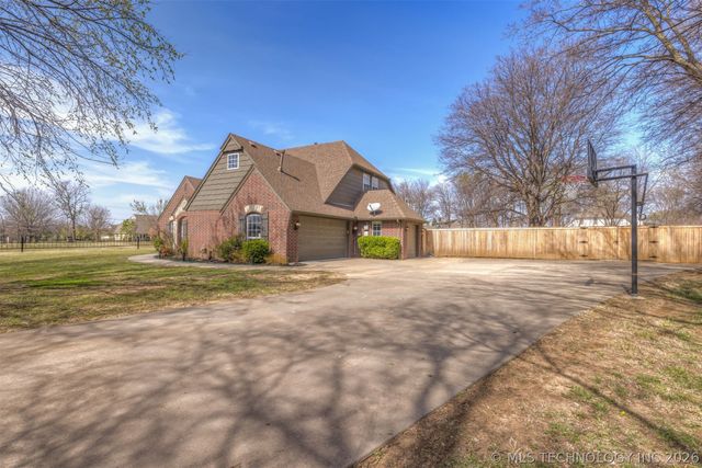 19835 E Redbud Drive, Owasso, OK 74055