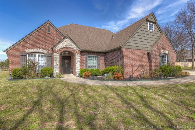 19835 E Redbud Drive, Owasso, OK 74055
