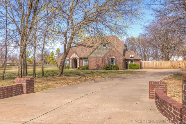 19835 E Redbud Drive, Owasso, OK 74055