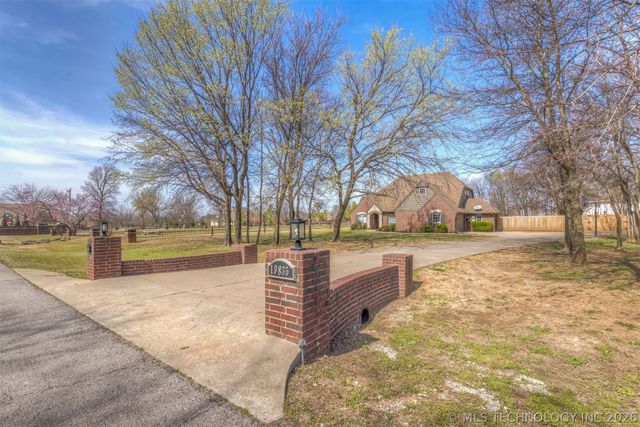 19835 E Redbud Drive, Owasso, OK 74055