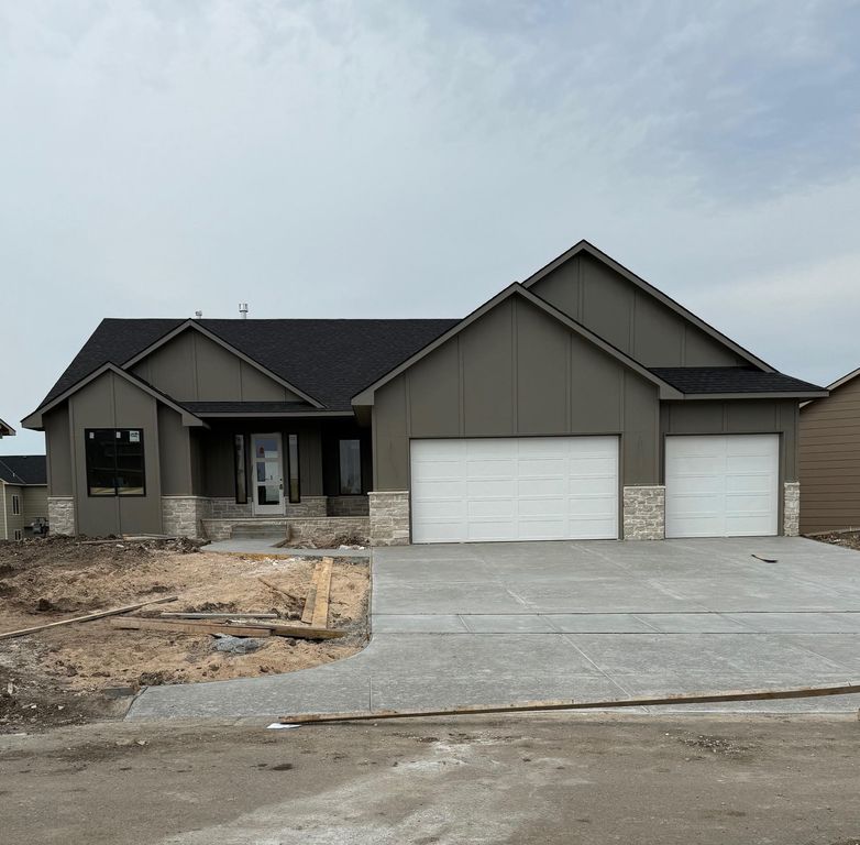 3240 N Bedford Ct, Wichita, KS 67226