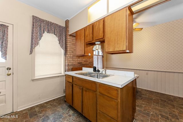 324 2nd Avenue, Watervliet, NY 12189