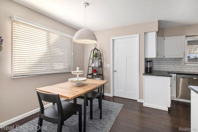 6886 High Oaks Drive, Troy, MI 48098