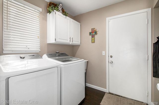 6886 High Oaks Drive, Troy, MI 48098