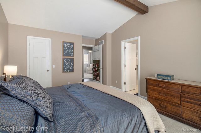 6886 High Oaks Drive, Troy, MI 48098