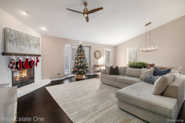 6886 High Oaks Drive, Troy, MI 48098