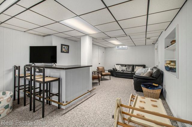 6886 High Oaks Drive, Troy, MI 48098