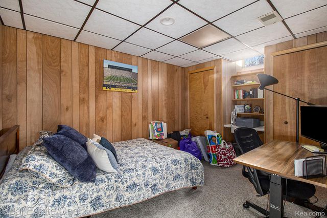 6886 High Oaks Drive, Troy, MI 48098