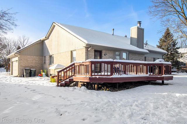 6886 High Oaks Drive, Troy, MI 48098