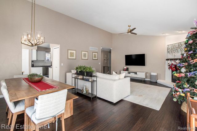 6886 High Oaks Drive, Troy, MI 48098