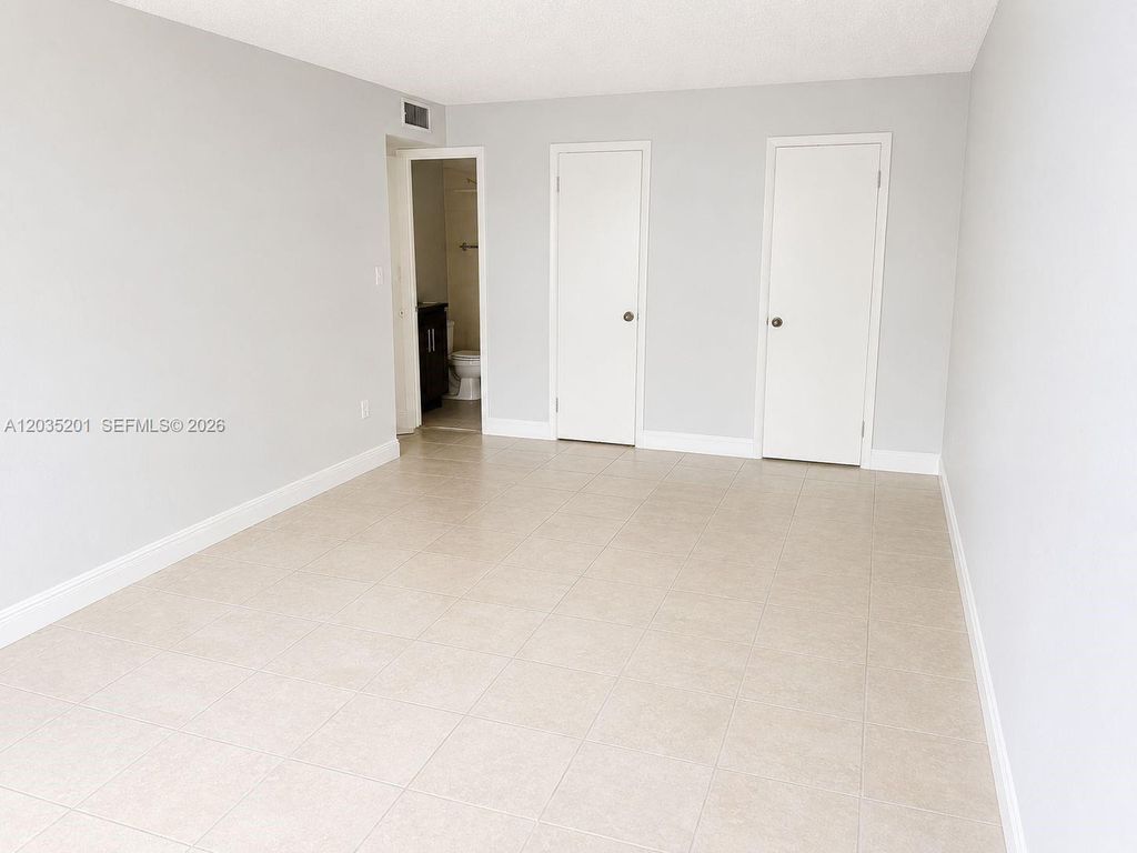 484 NW 165th St Rd A-109, Miami, FL 33169
