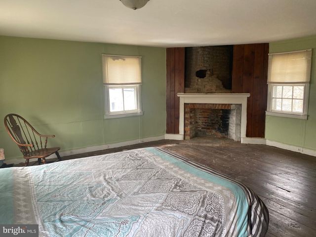 1081 KINGS HWY, Pilesgrove, NJ 08098