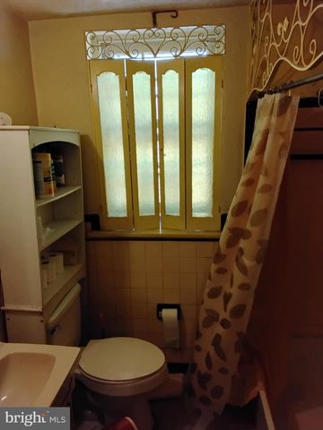 27 CONCORD RD, Darby, PA 19023