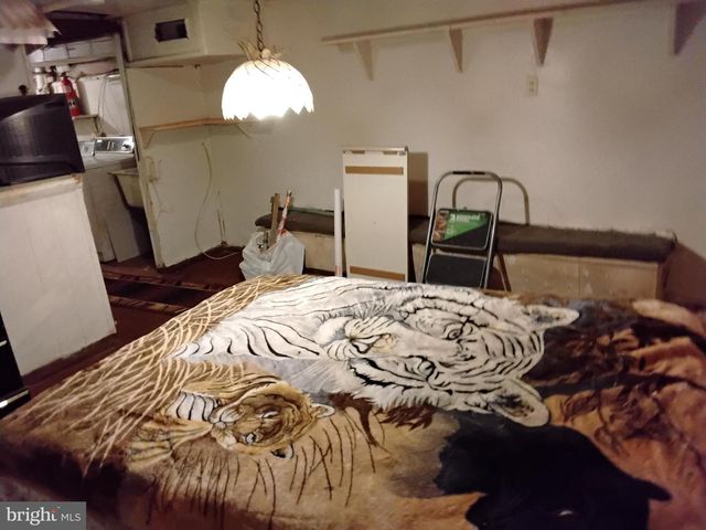 27 CONCORD RD, Darby, PA 19023