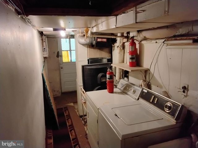 27 CONCORD RD, Darby, PA 19023