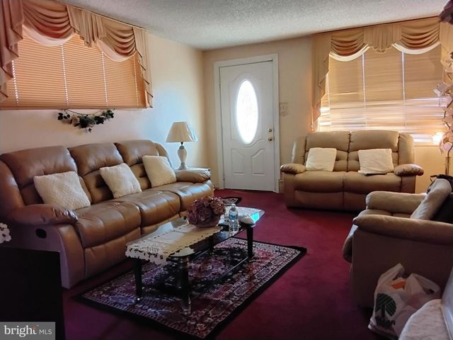 27 CONCORD RD, Darby, PA 19023