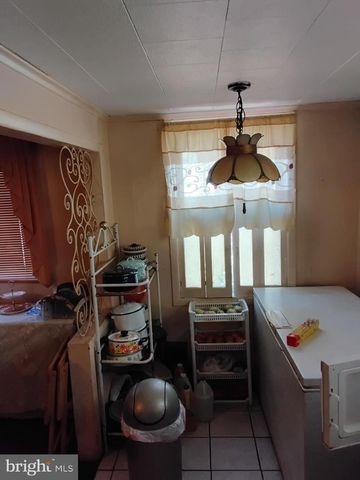 27 CONCORD RD, Darby, PA 19023