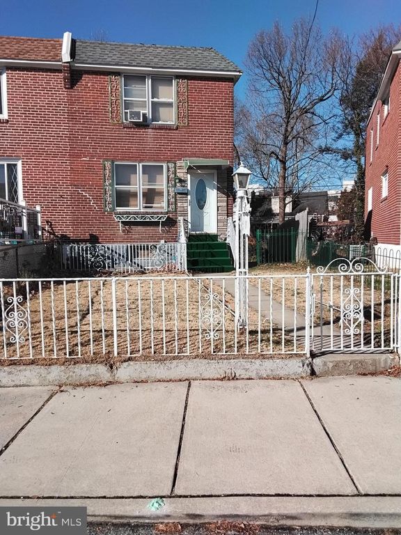 27 CONCORD RD, Darby, PA 19023