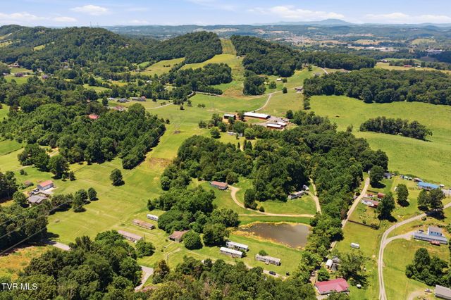 381 Possum Hollow Road, Johnson City, TN 37615