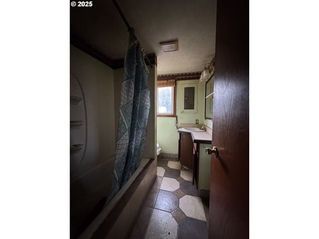 91031 LIBBY Ln, Coos Bay, OR 97420